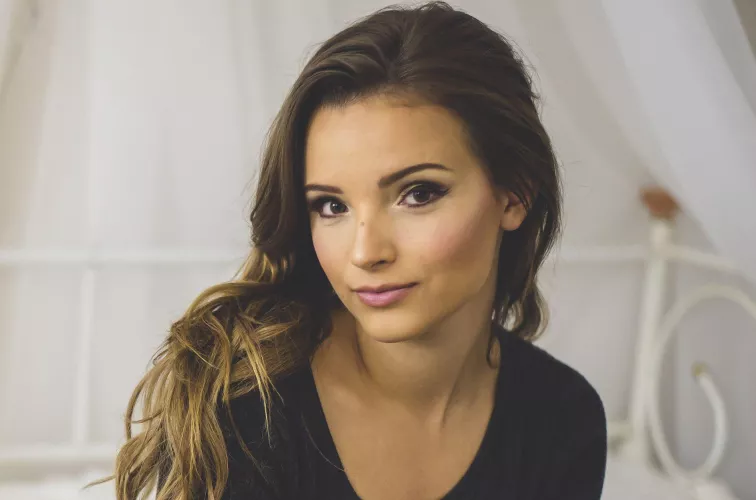 Kella R.